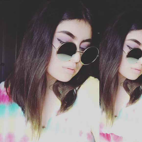 Meet your Posher, Alexis - Picture 1 of 1